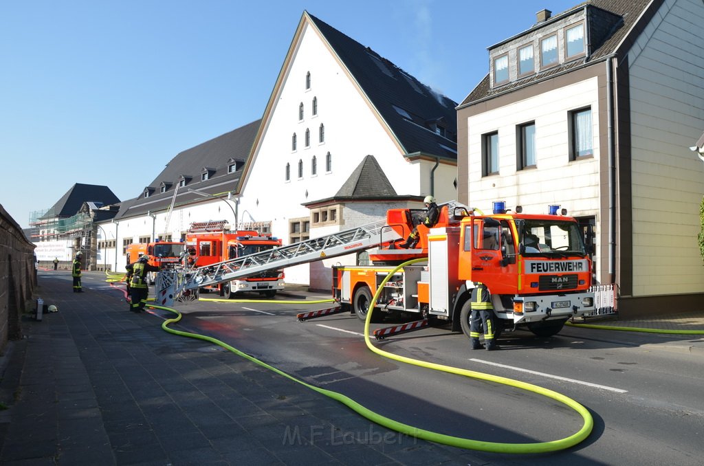 Feuer 3 Dachstuhlbrand Koeln Rath Heumar Gut Maarhausen Eilerstr P269.JPG